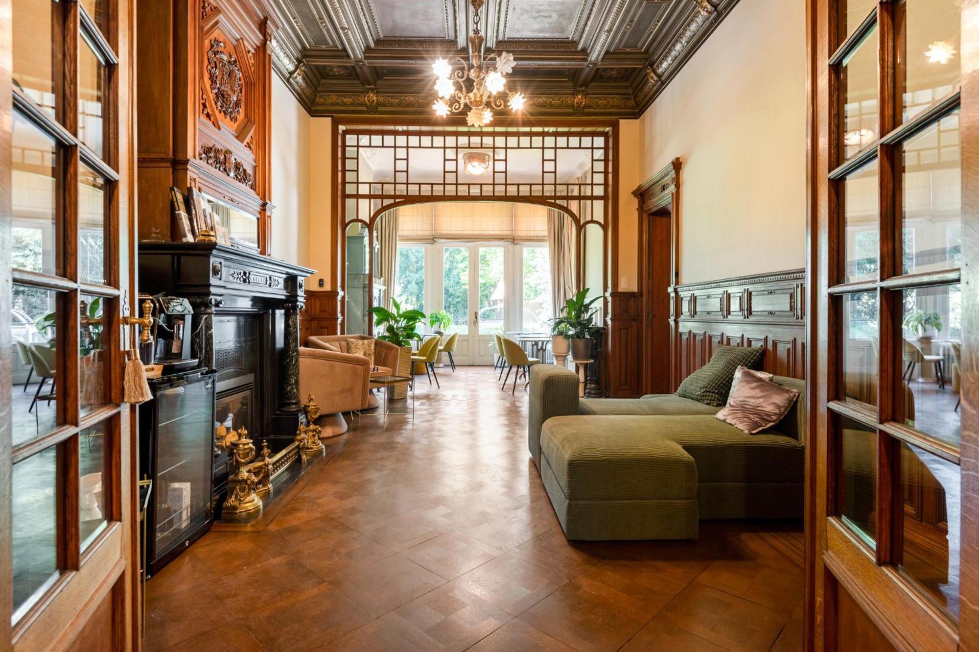 Baron Osy Second Street Apartment